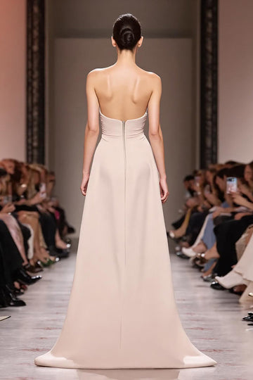 Robe de soirée longue sans bretelles en satin champagne